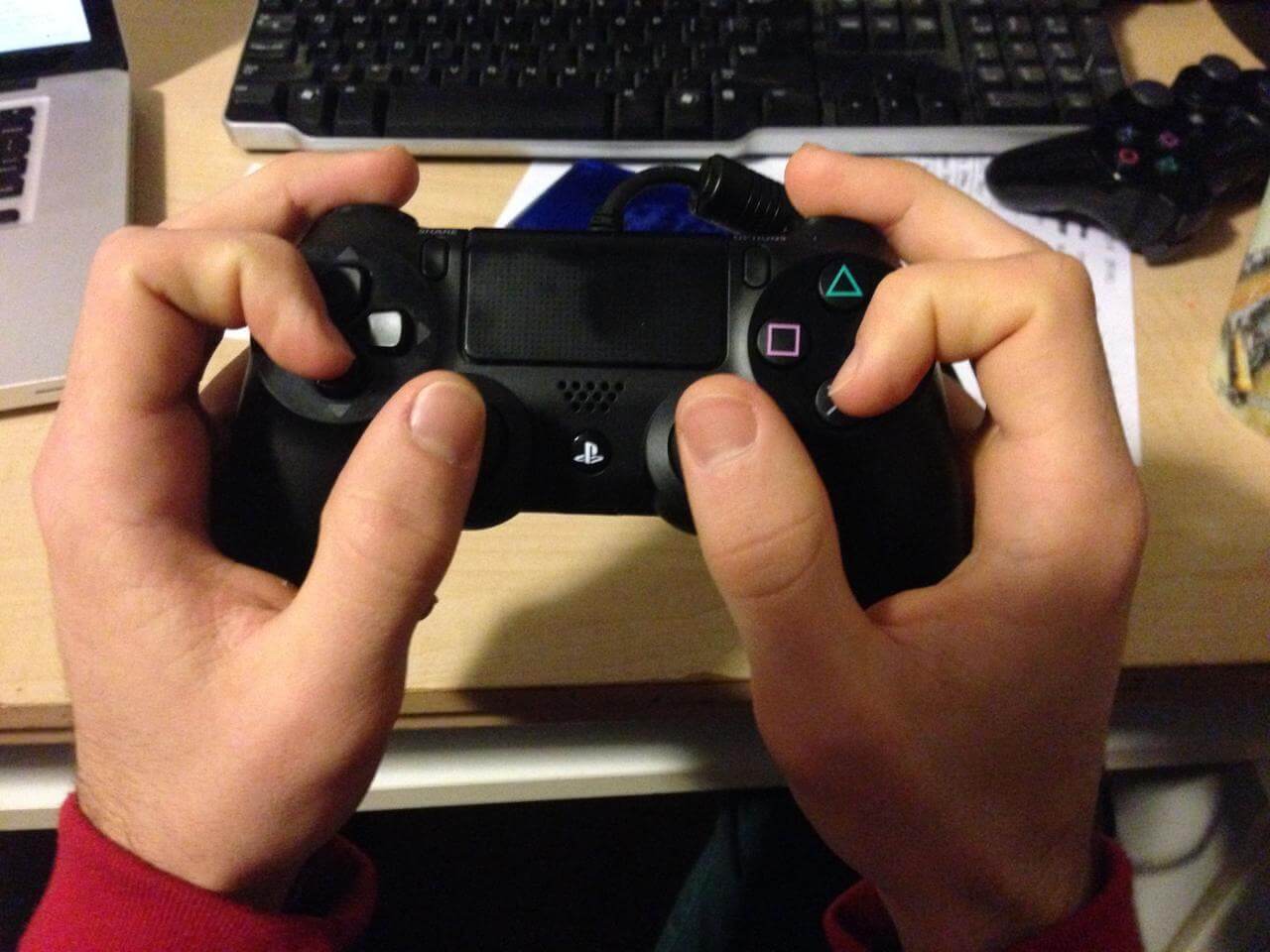 Как играть с геймпада на телефоне. Claw Grip Dualshock 4. Метод Claw для геймпада ps4. Controller Claw Grip. Claw хват геймпада.